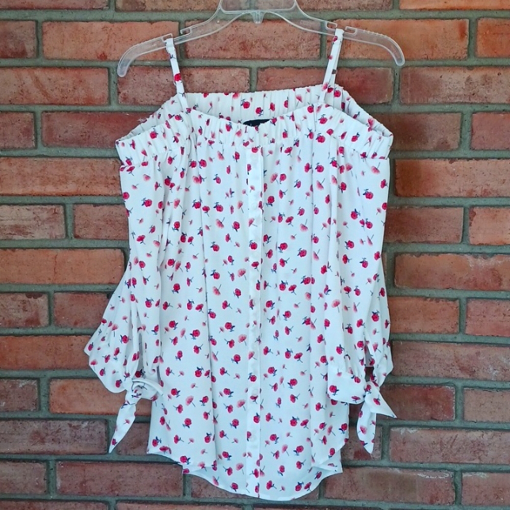 By & By off shoulder blouse white with red flowers size xl
